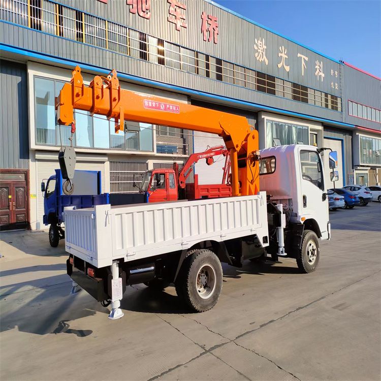 万峦乡三轮随车吊定制 农用改装机自备吊中瑞长期出售